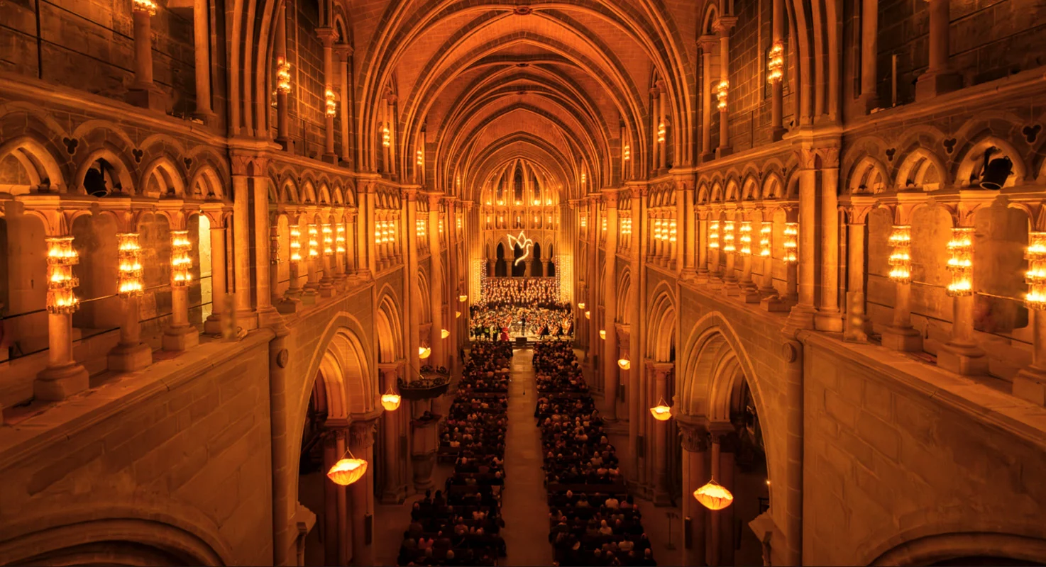 La nef illuminée, le public et les interprètes à la Cathédrale de Lausanne — octobre 2025.